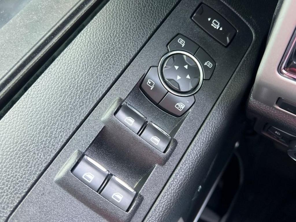 Ford F-250SD photo 2
