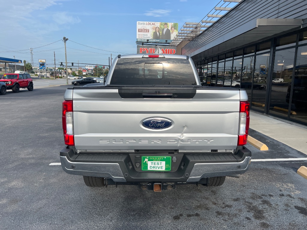 Ford F-250SD photo 11