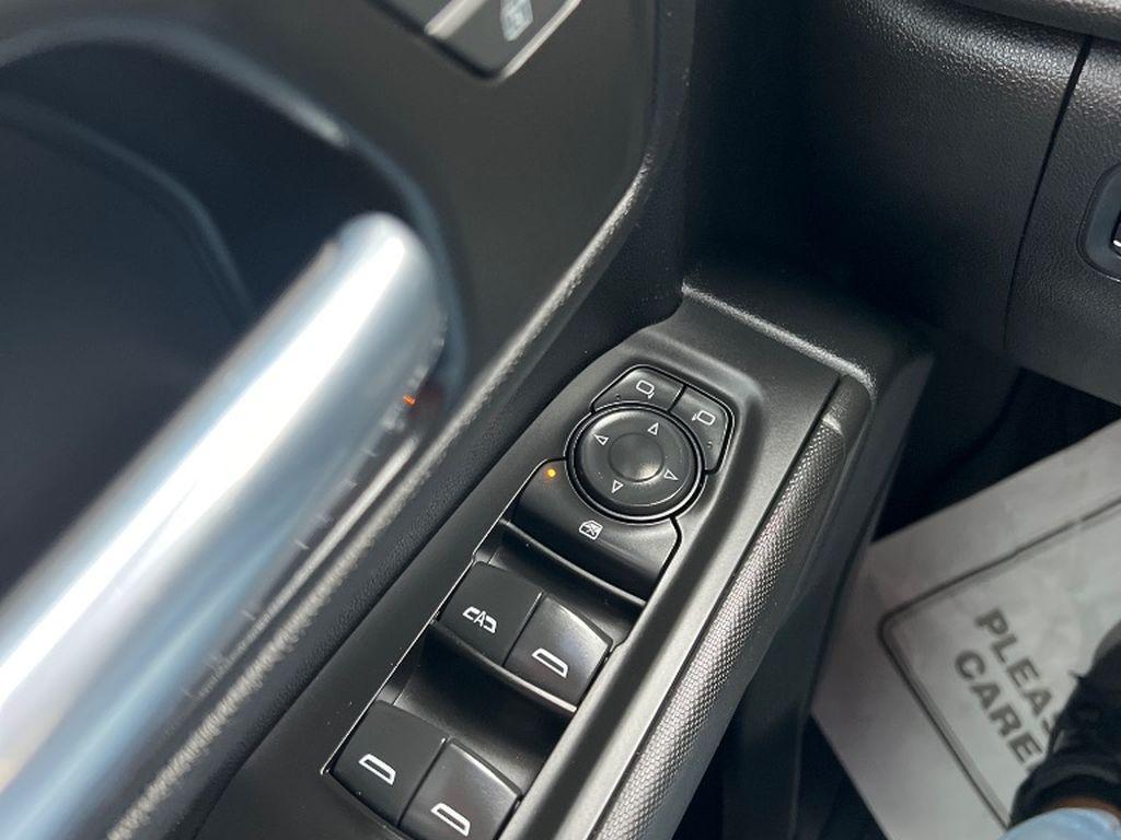 Chevrolet Silverado photo 2